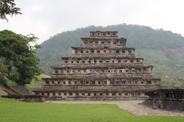 Pirámide de los Nichos
